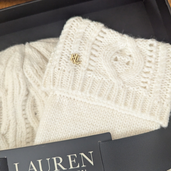 NWT Lauren Ralph Lauren Cable Knit White Hat and Glove Set - Picture 2 of 4